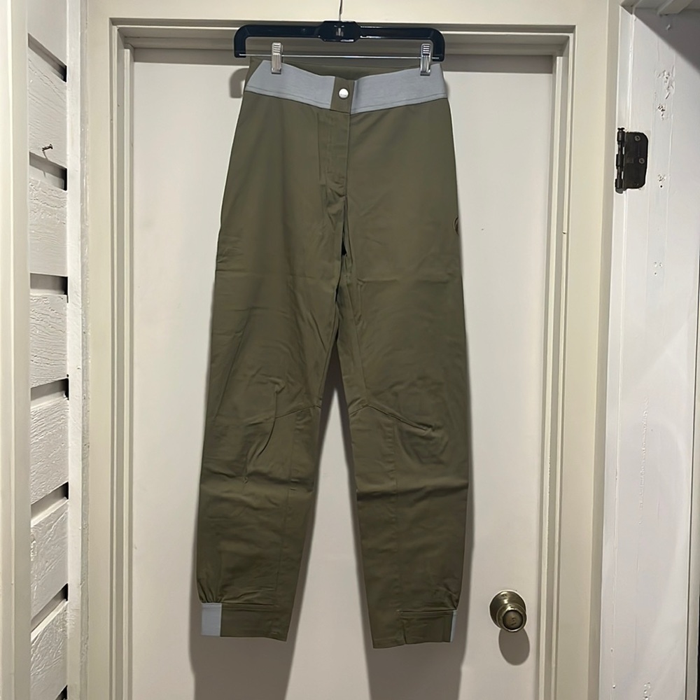 NWOT Womens Mammut Olive Green Hiking/Active Pants